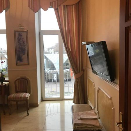 Beautiful Apartment In The Center Of Winnyzja Exterior foto