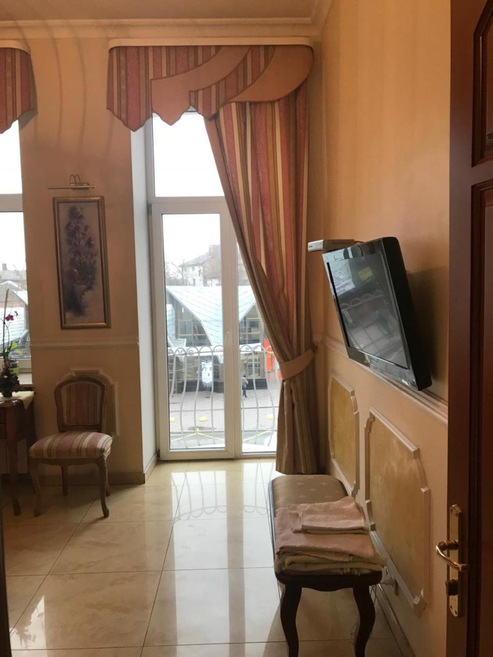 Beautiful Apartment In The Center Of Winnyzja Exterior foto